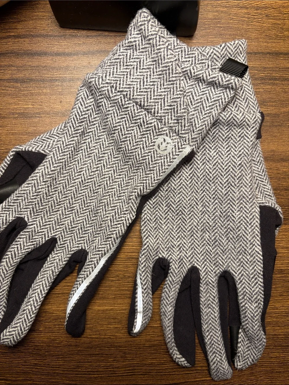 Lululemon Herringbone Touchscreen Running Gloves - Black & Gray